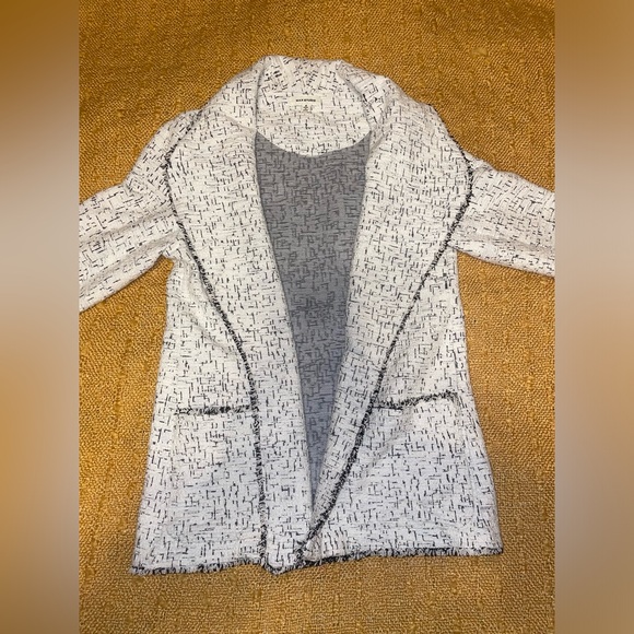 Max Studio White and Black Cardigan - Picture 2 of 5